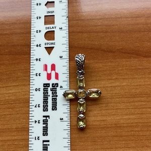 Pendant enhancer with yellow stones